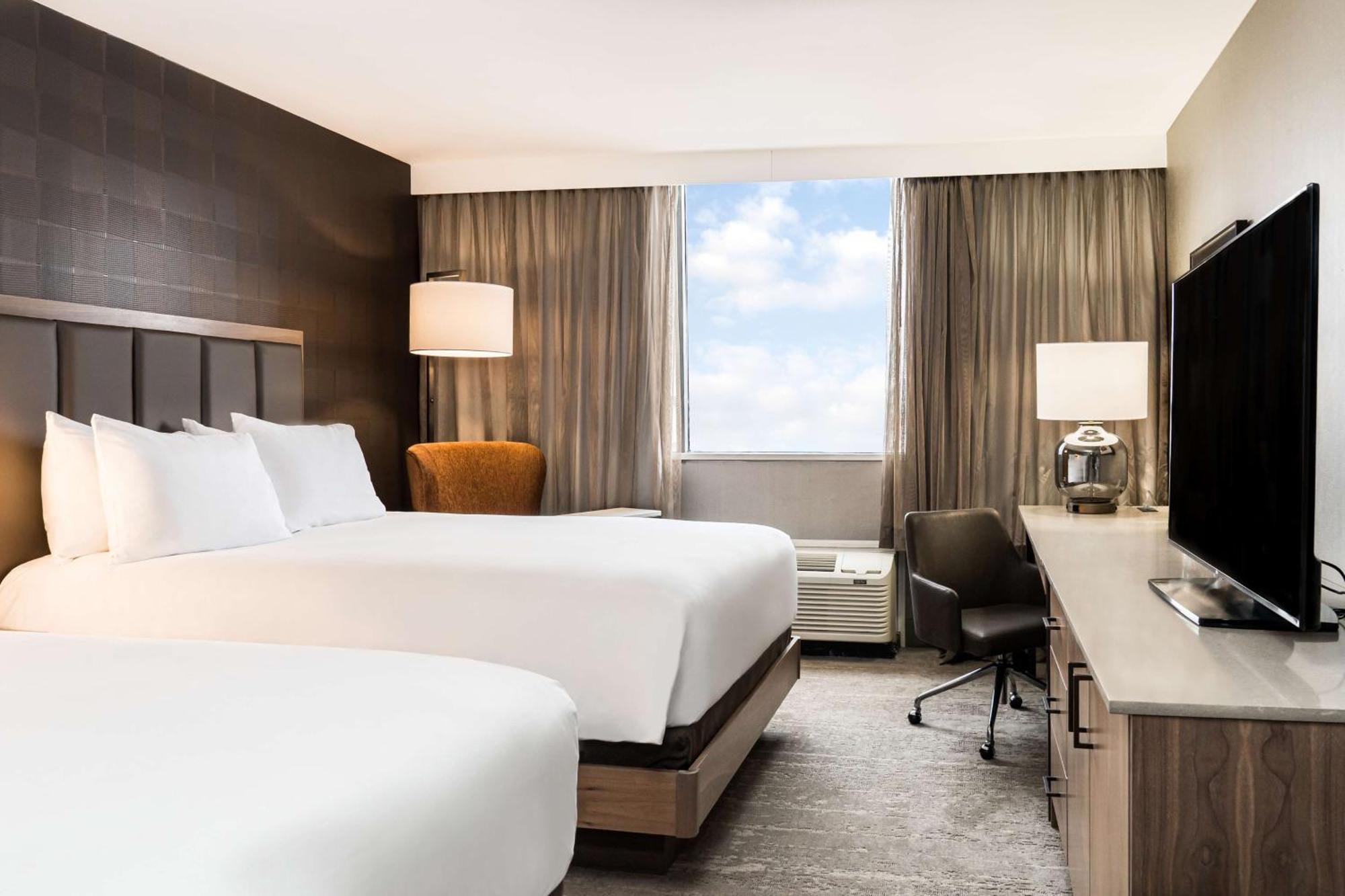 Doubletree By Hilton Kitchener Hotel Exterior photo