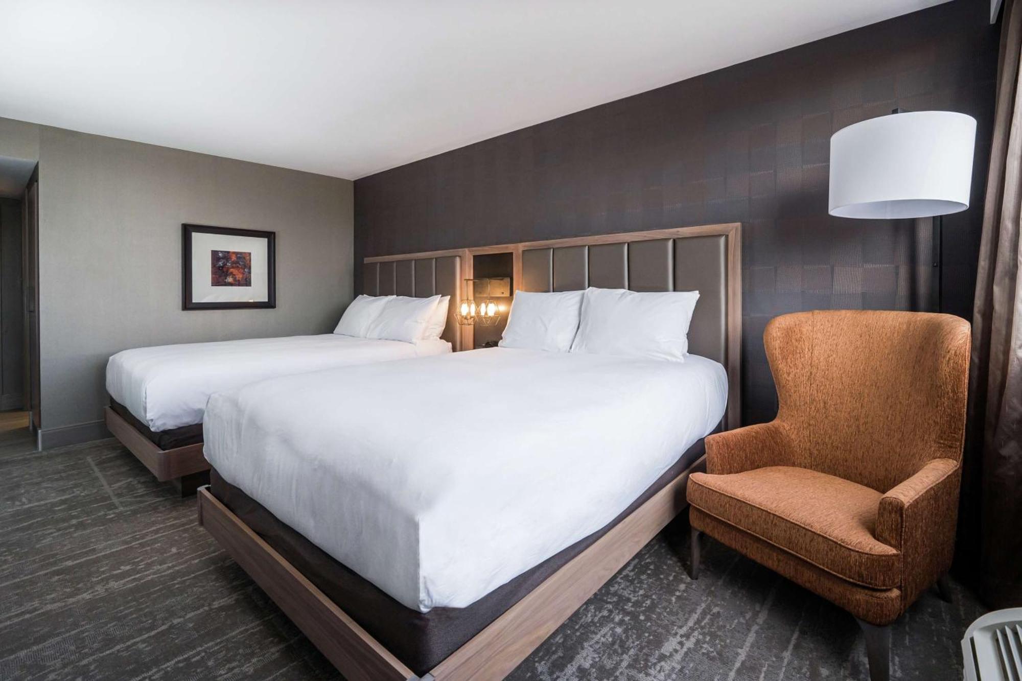 Doubletree By Hilton Kitchener Hotel Exterior photo