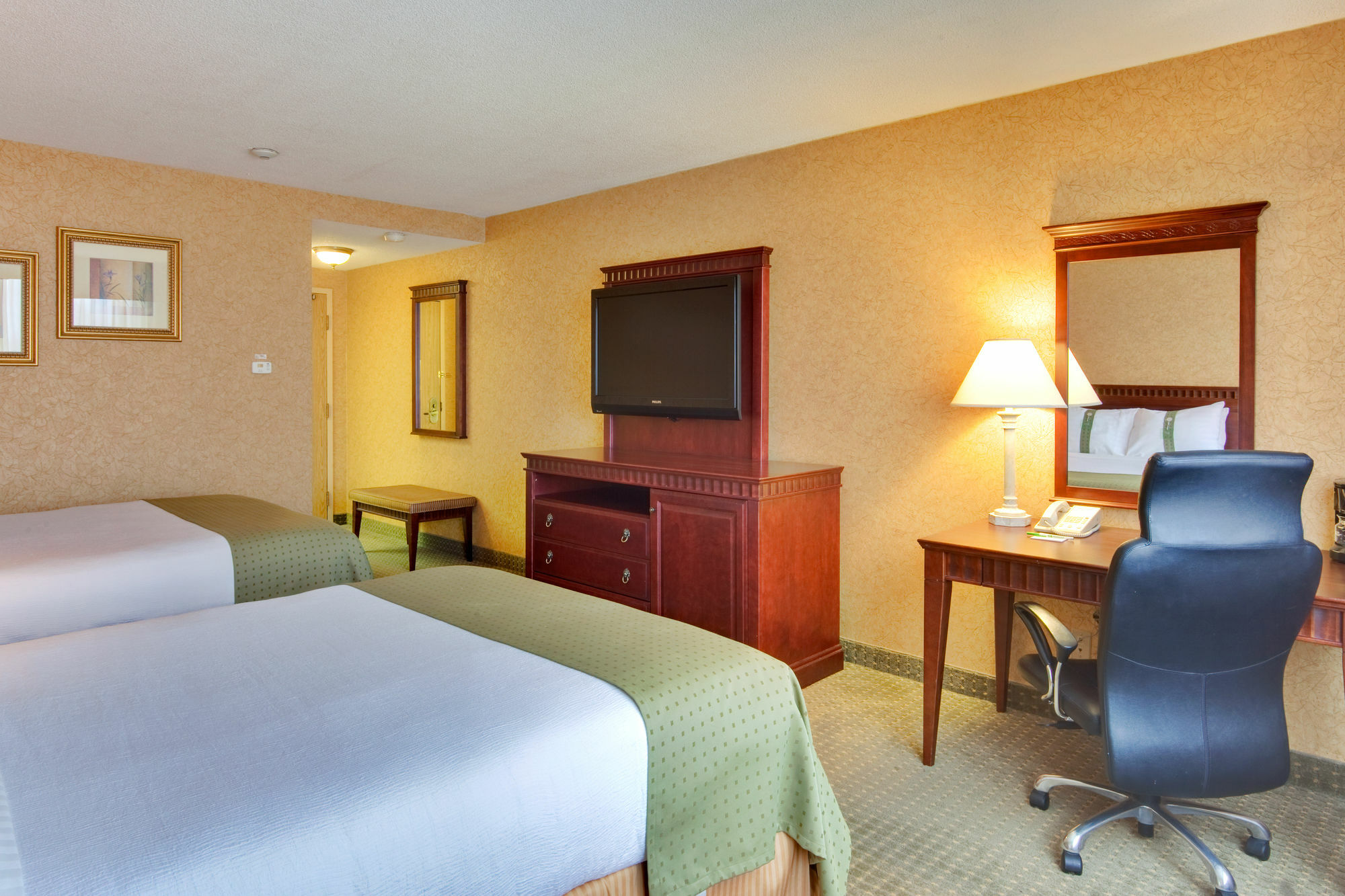 Doubletree By Hilton Kitchener Hotel Exterior photo