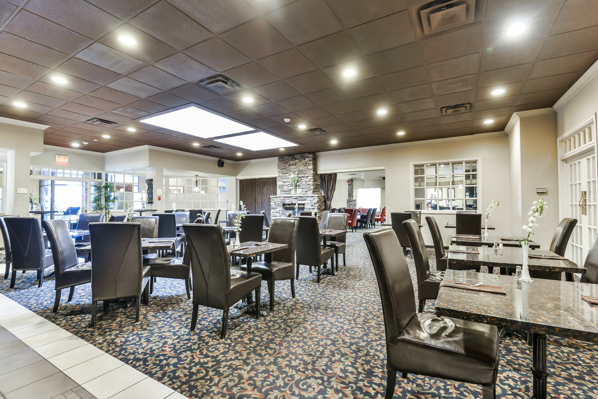 Doubletree By Hilton Kitchener Hotel Exterior photo